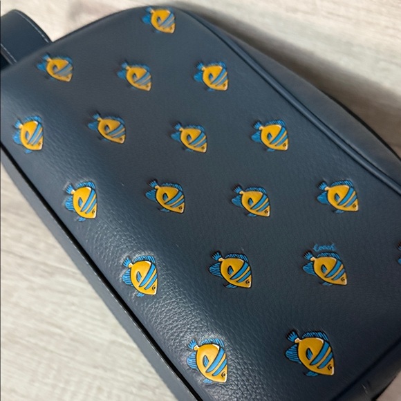 Coach Small Travel Kit with Fish Print in refined pebble and smooth calf leather - Picture 8 of 10